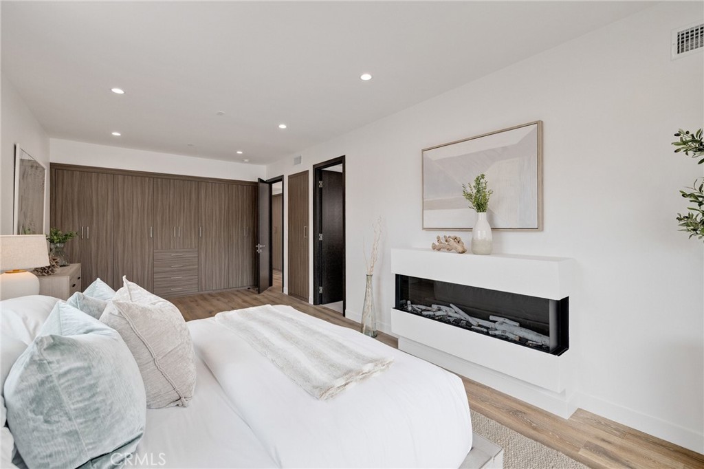 201 S Juanita Avenue