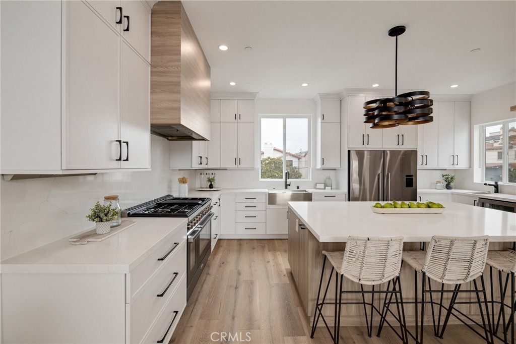 201 S Juanita Avenue