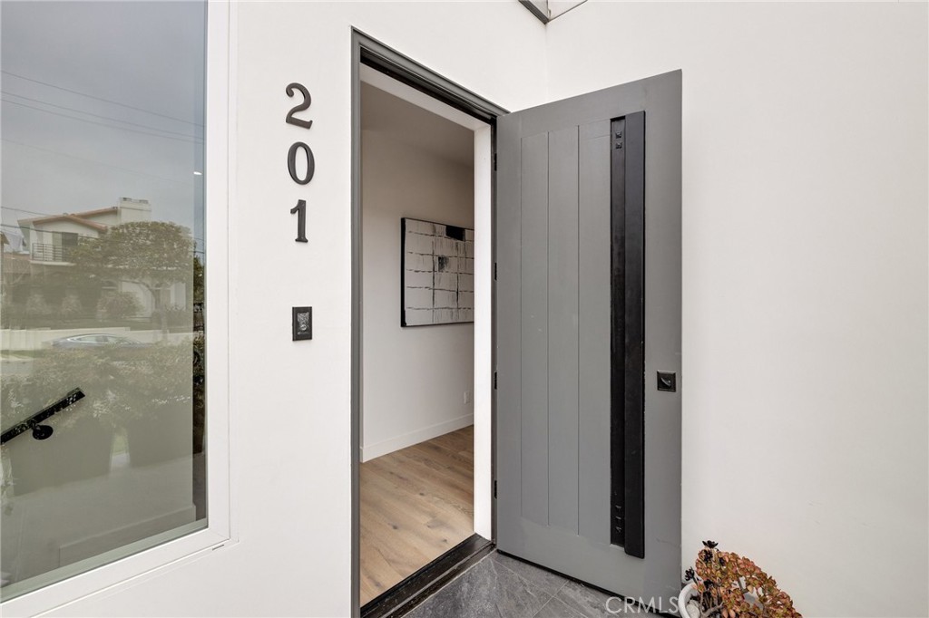 201 S Juanita Avenue