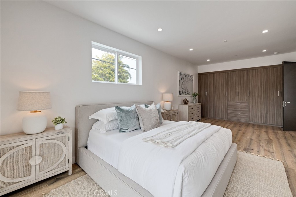 201 S Juanita Avenue