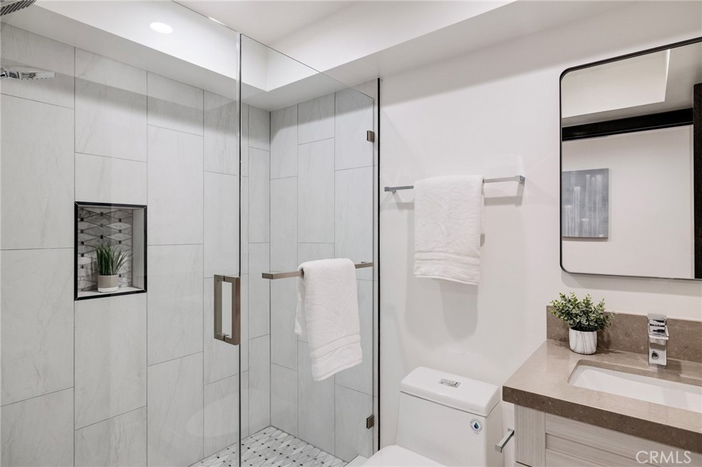 201 S Juanita Avenue