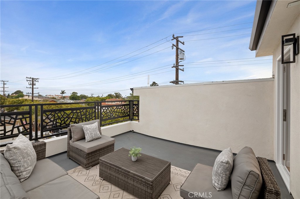 201 S Juanita Avenue