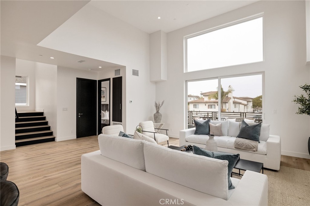 201 S Juanita Avenue