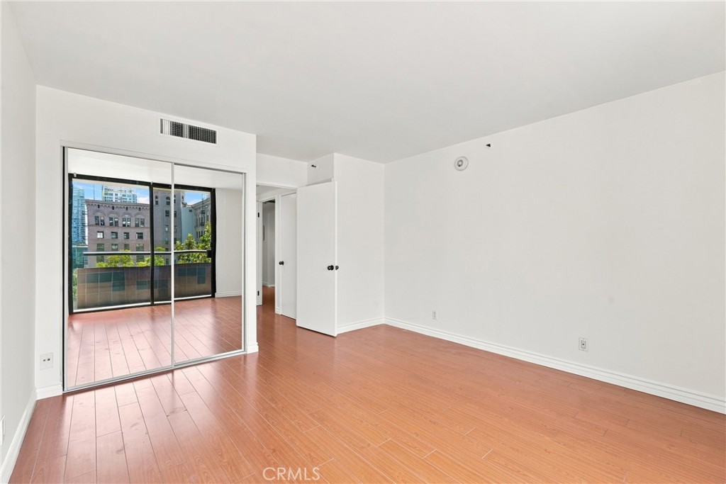 600 W 9th 910