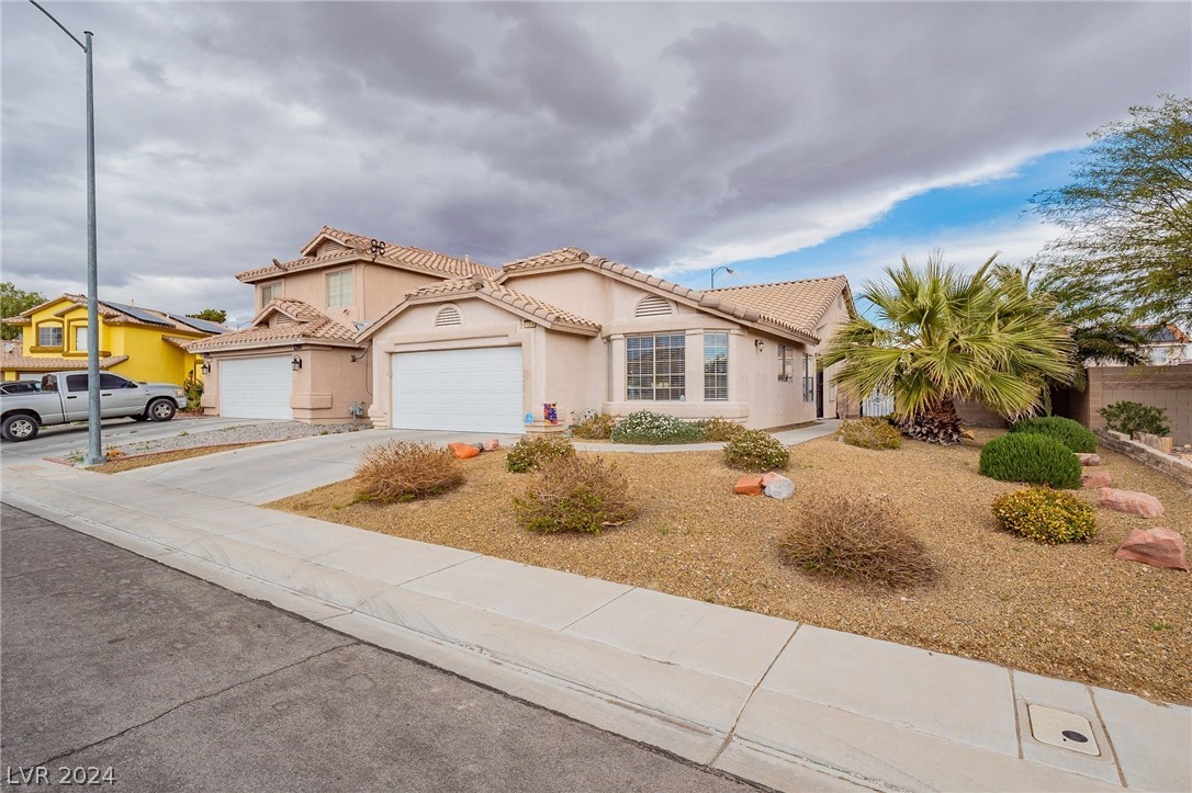 1210 Cobble Lake Avenue