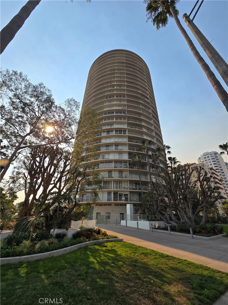 700 E Ocean Boulevard 907