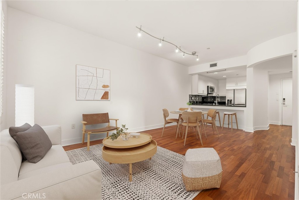 150 The Promenade N 211