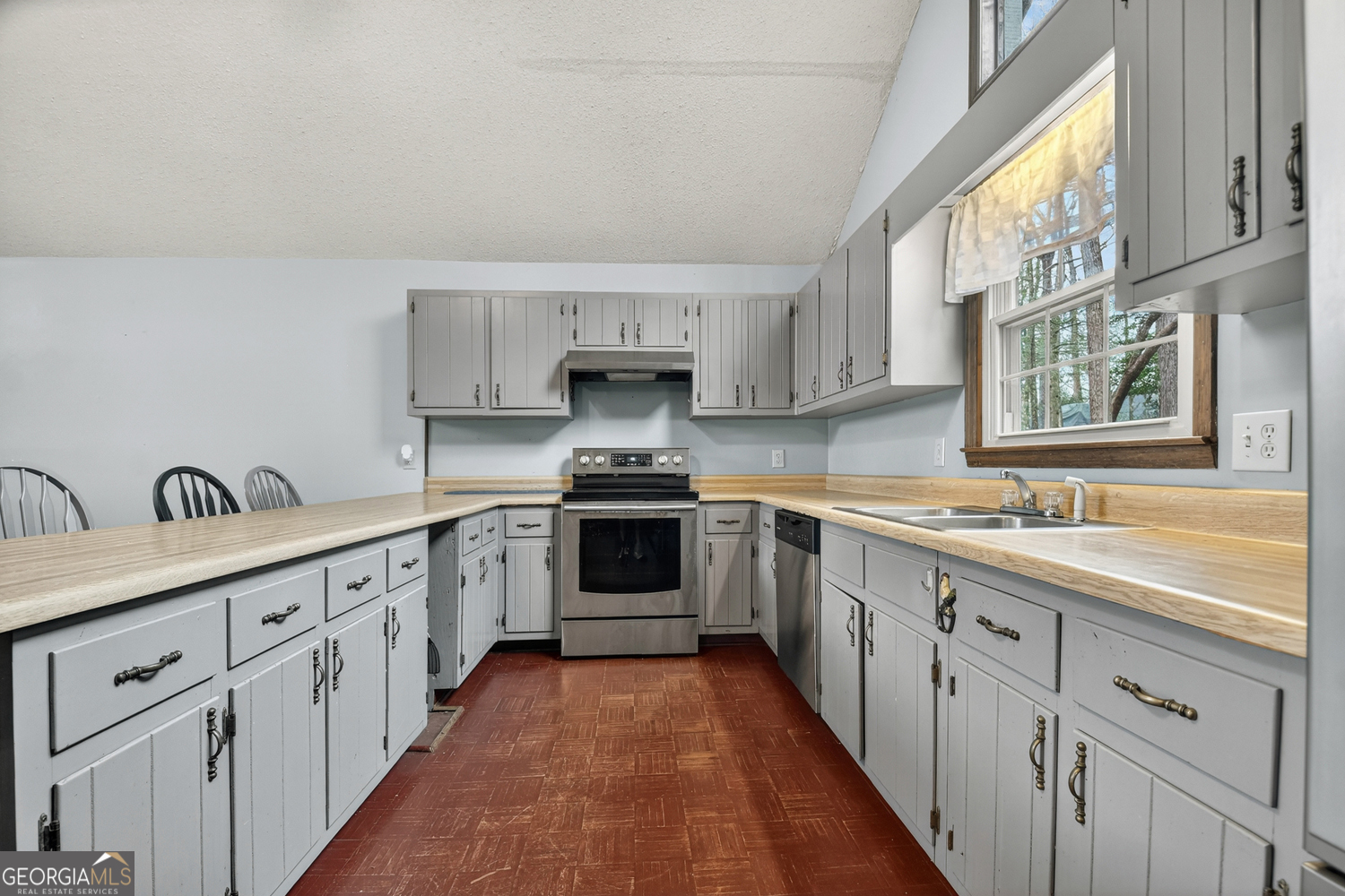 95 N Crestview Drive