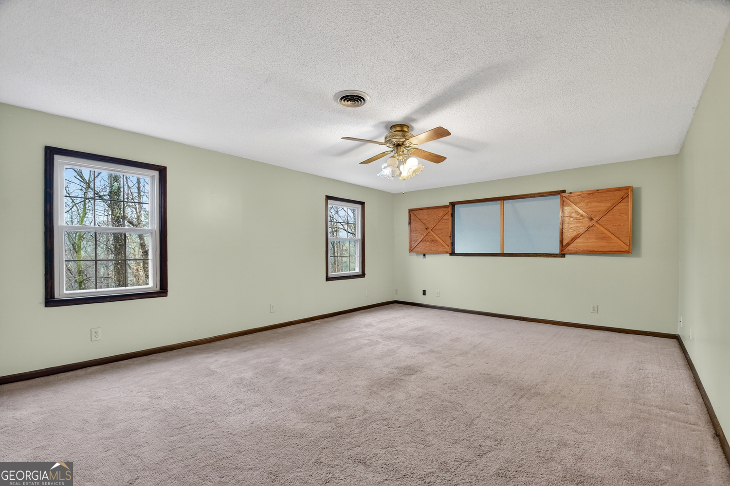 95 N Crestview Drive