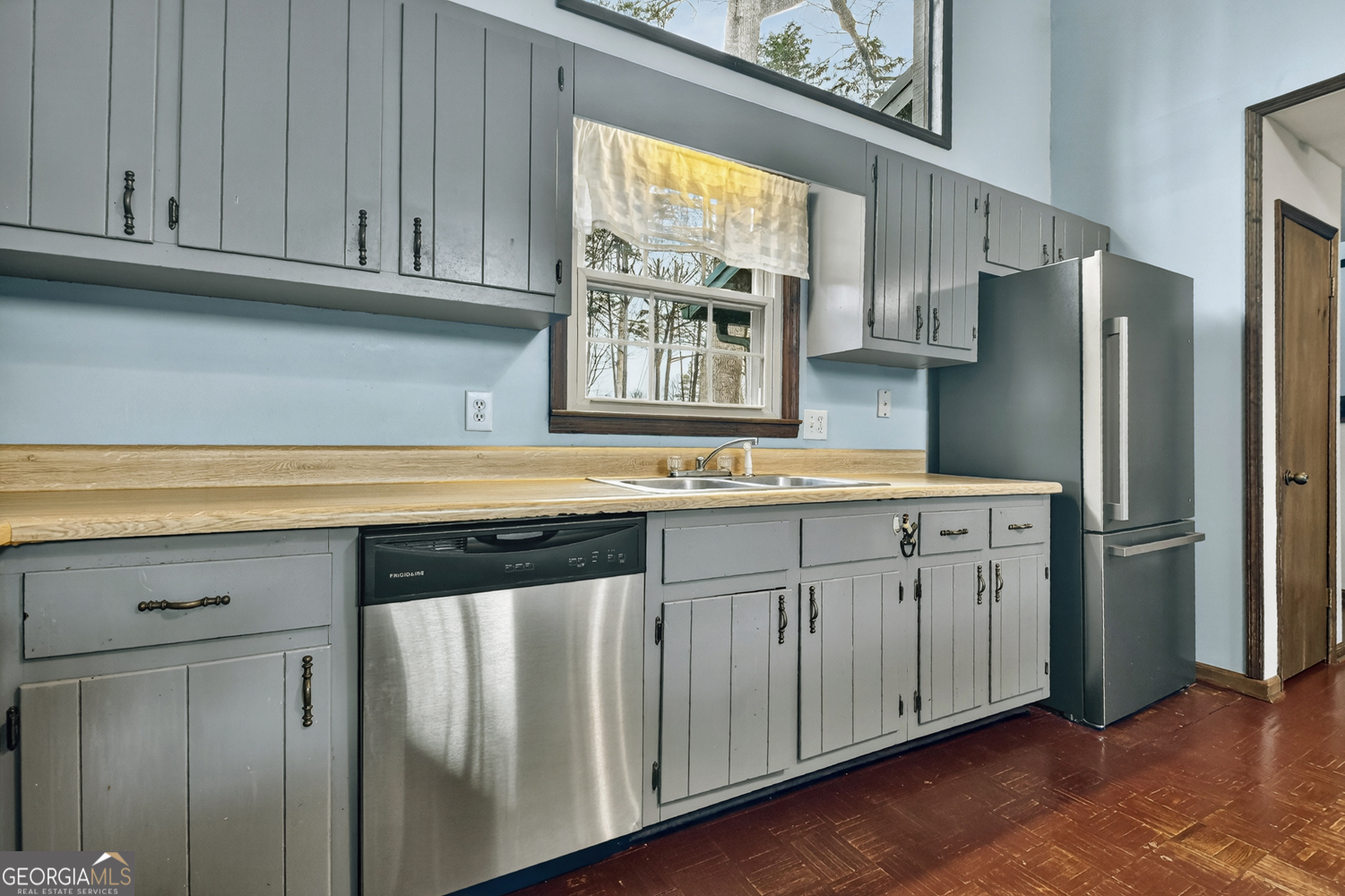 95 N Crestview Drive