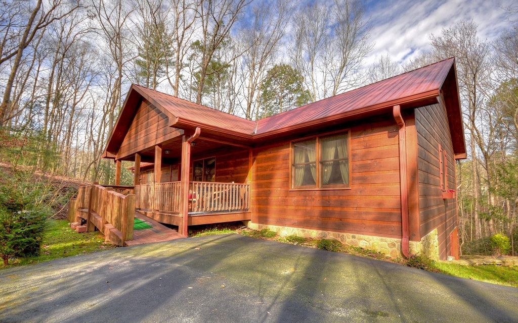 196 Glen Hollow Court