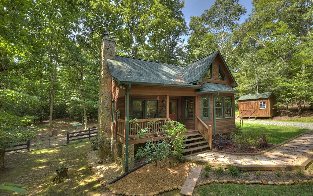 100 River Hollow