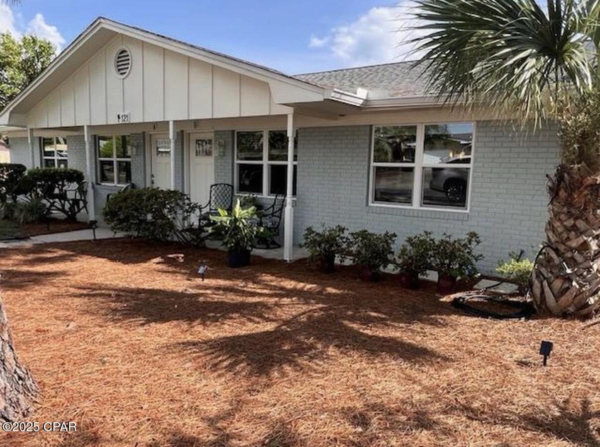121 Lakeside Circle