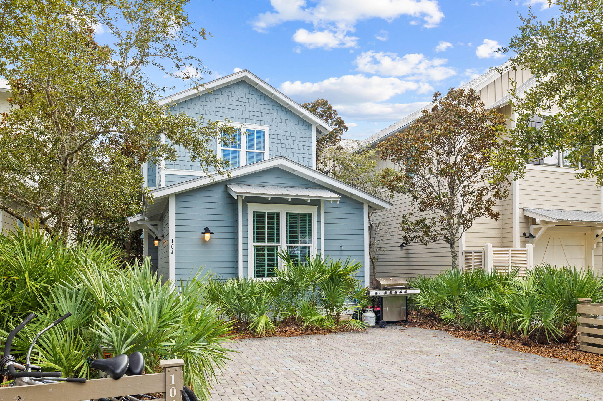 104 W Summersweet Lane