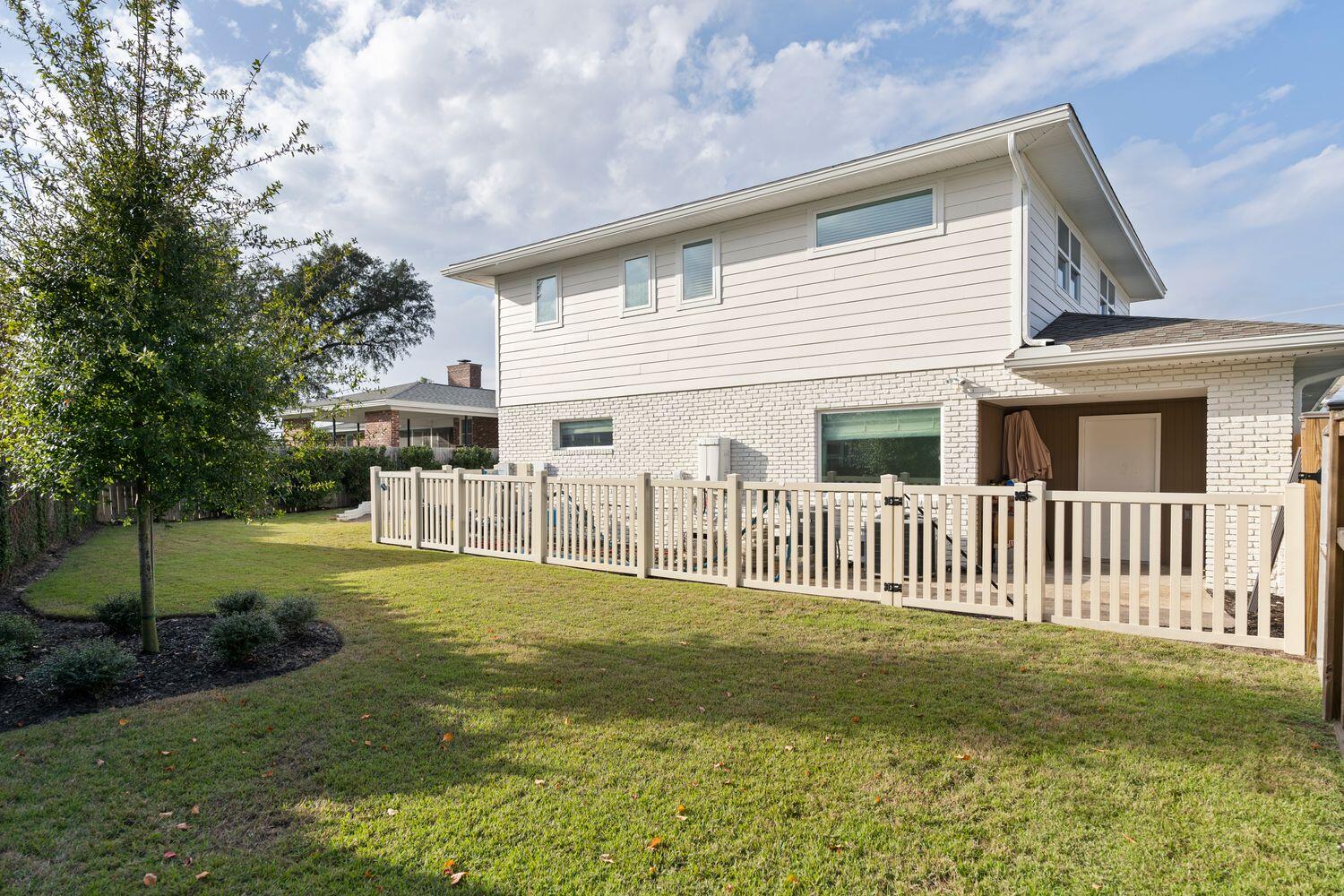 200 Hollis Avenue