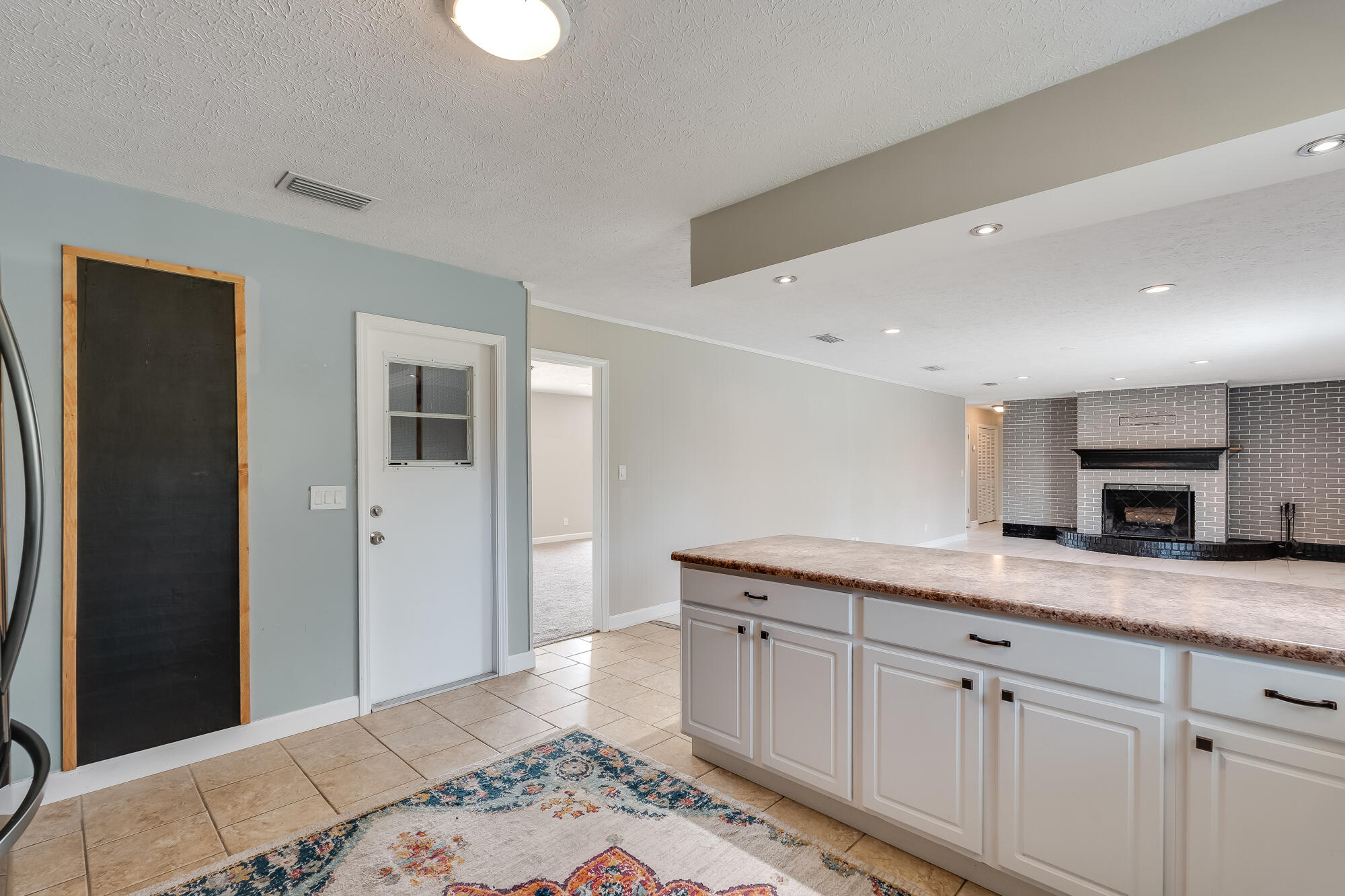 208 W 34Th Place