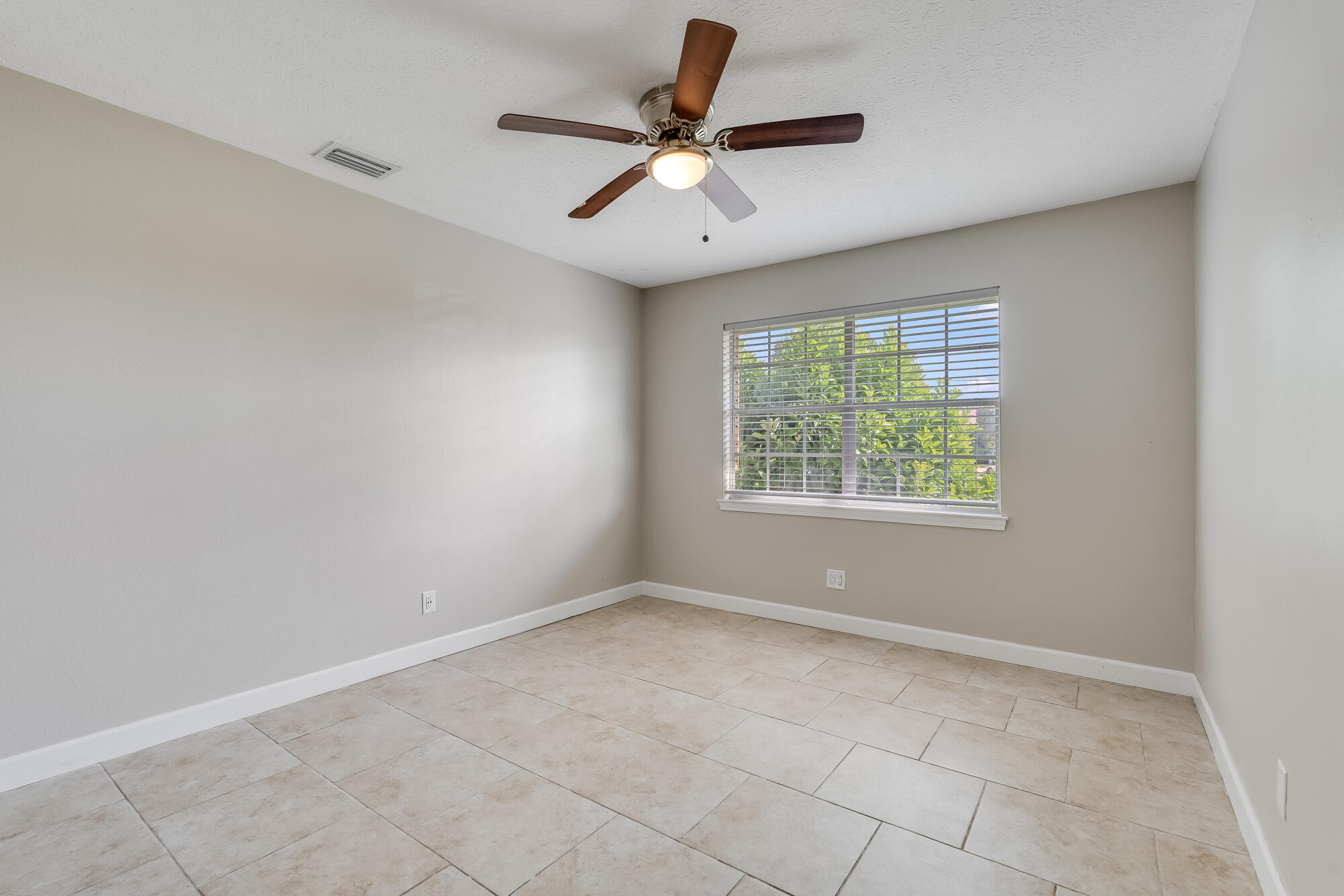 208 W 34Th Place