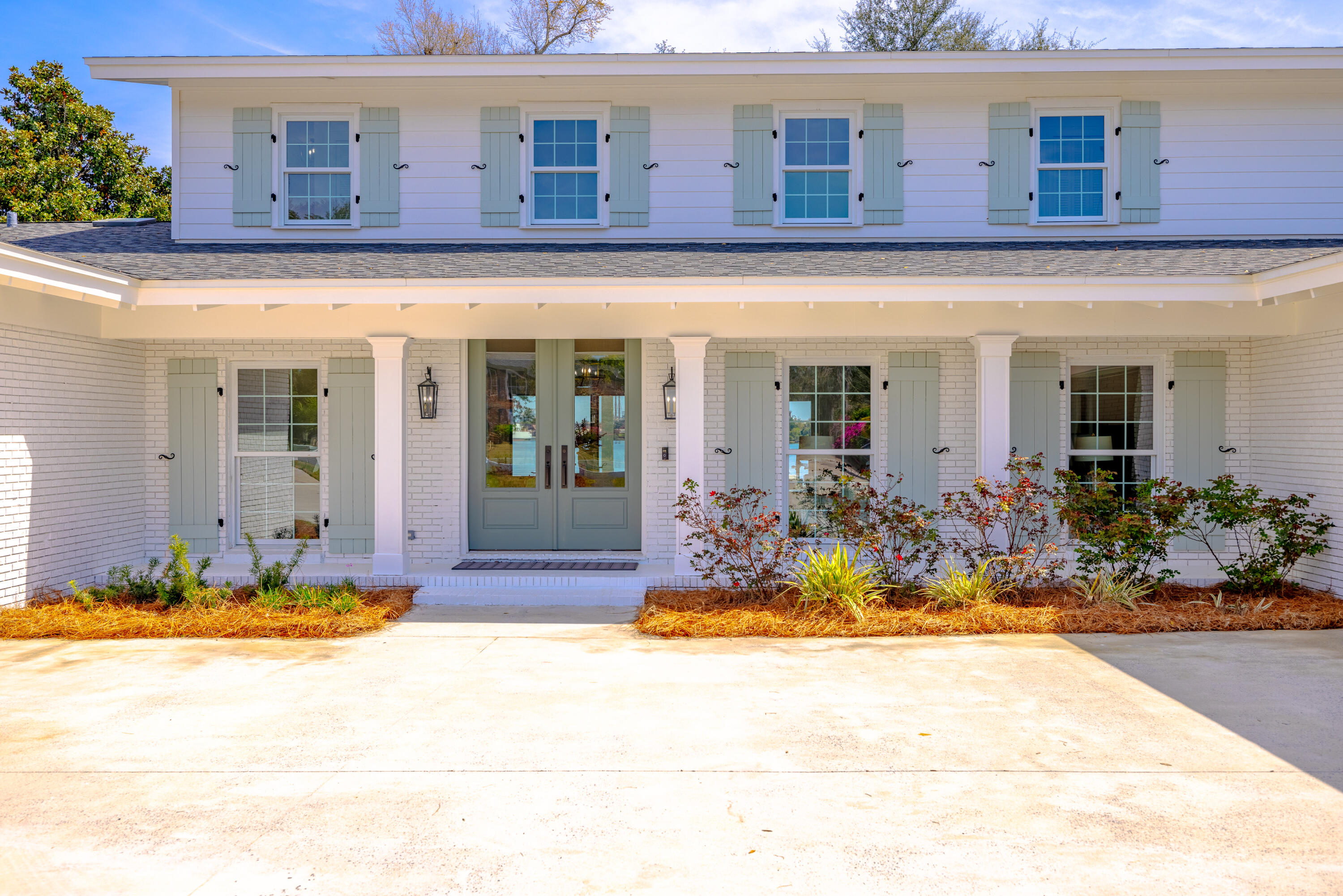 211 Hollis Avenue