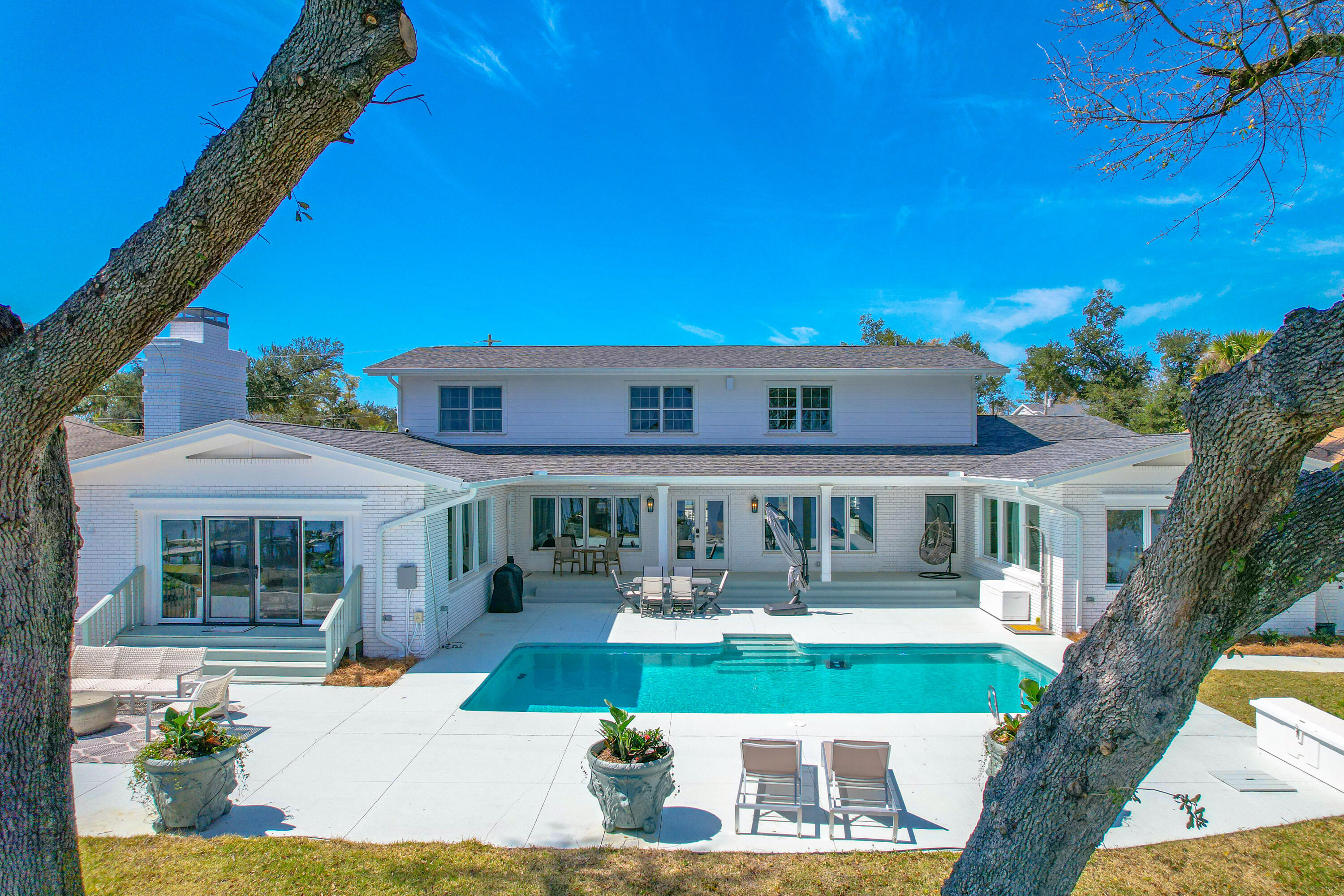 211 Hollis Avenue