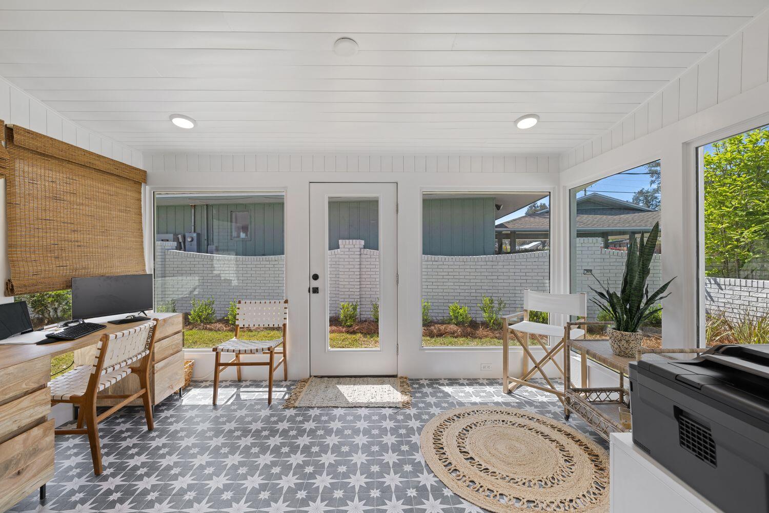 211 Hollis Avenue