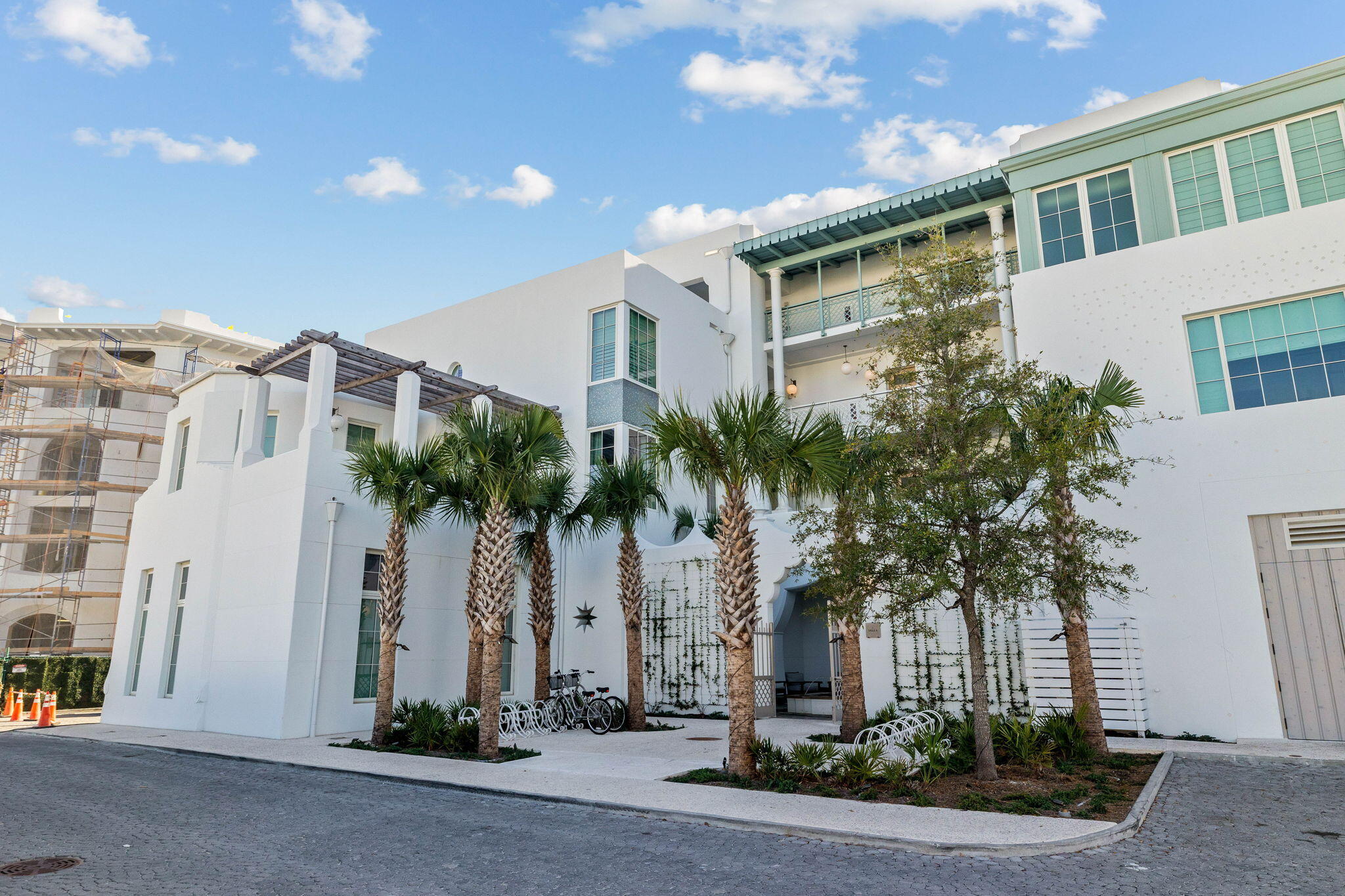 27 Admiralty Row, 306
