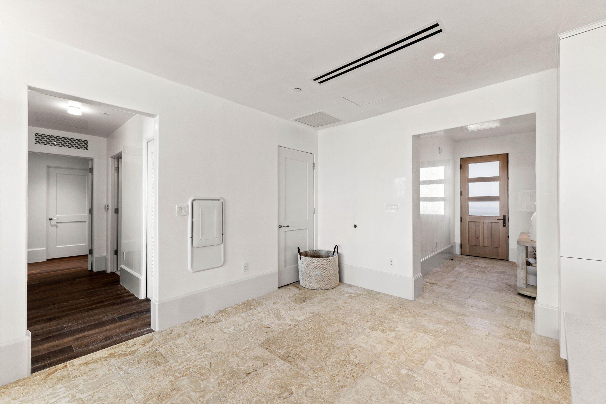 27 Admiralty Row, 306