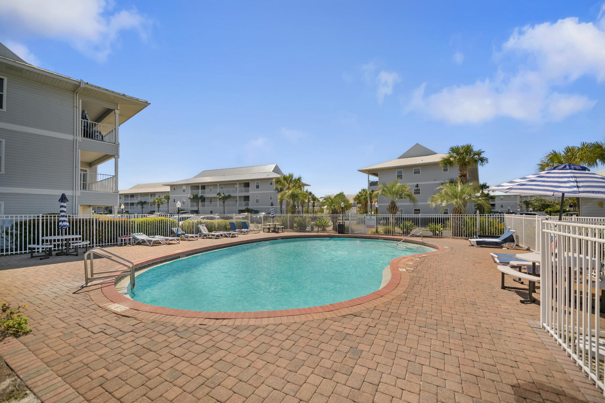 11 Beachside Drive, UNIT 811