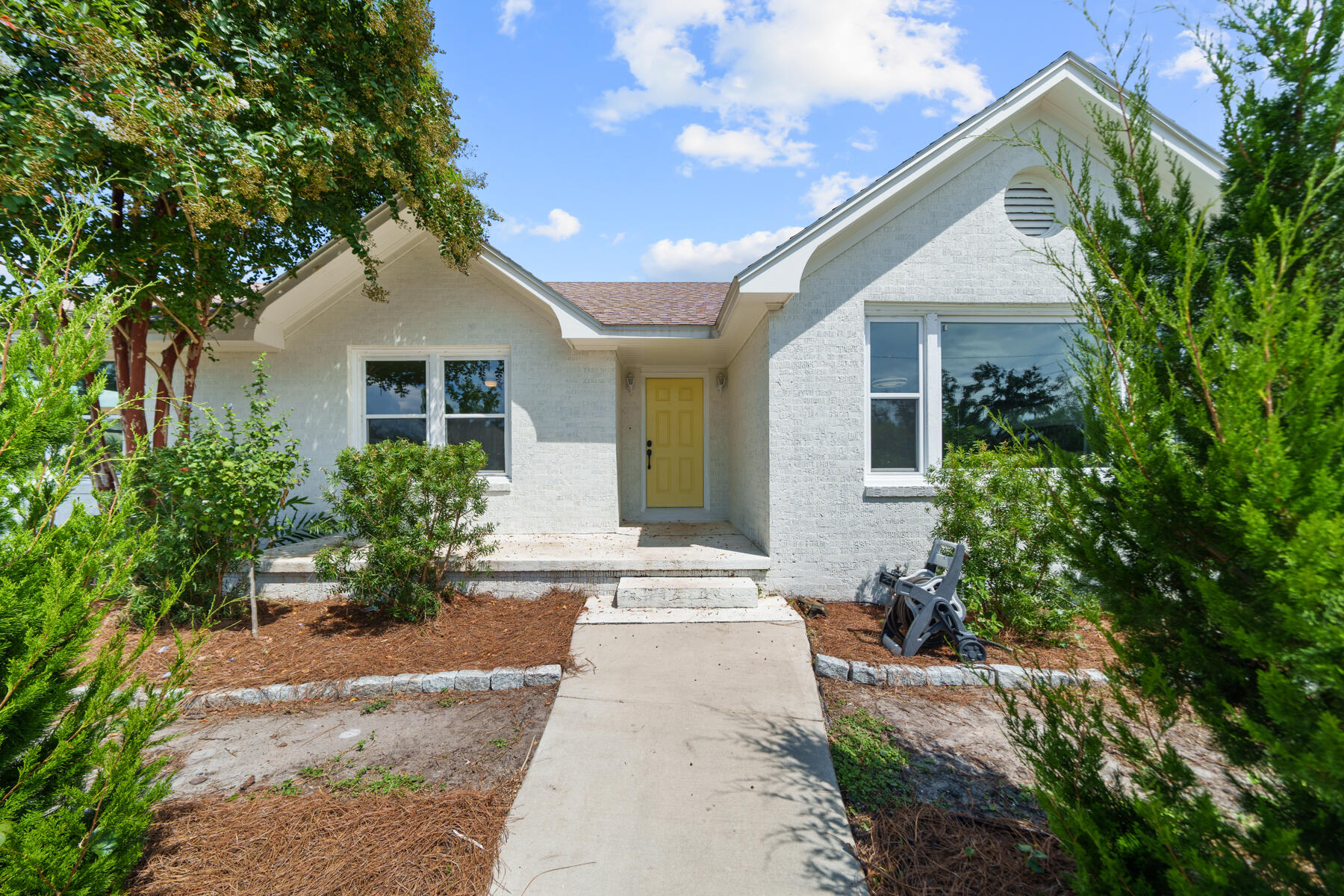 102 N Cove Boulevard