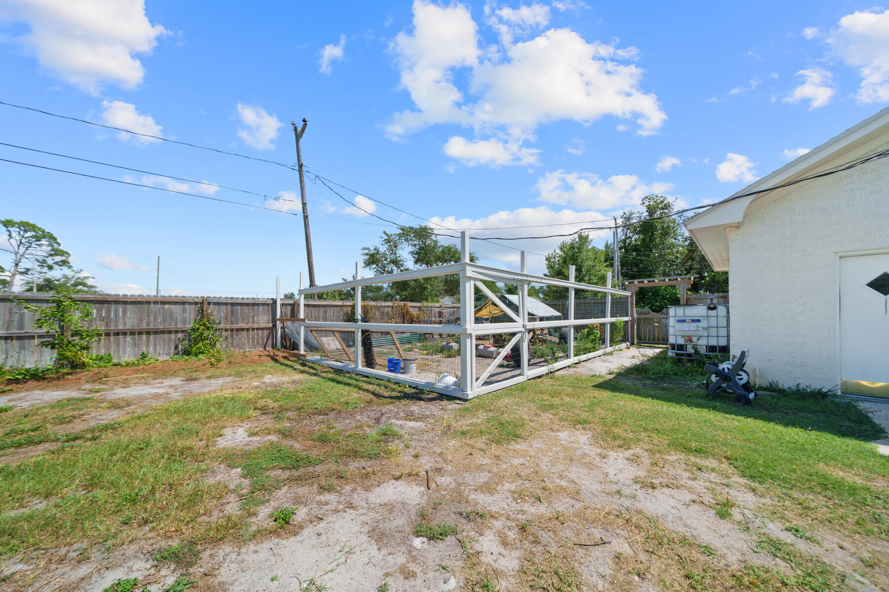 102 N Cove Boulevard