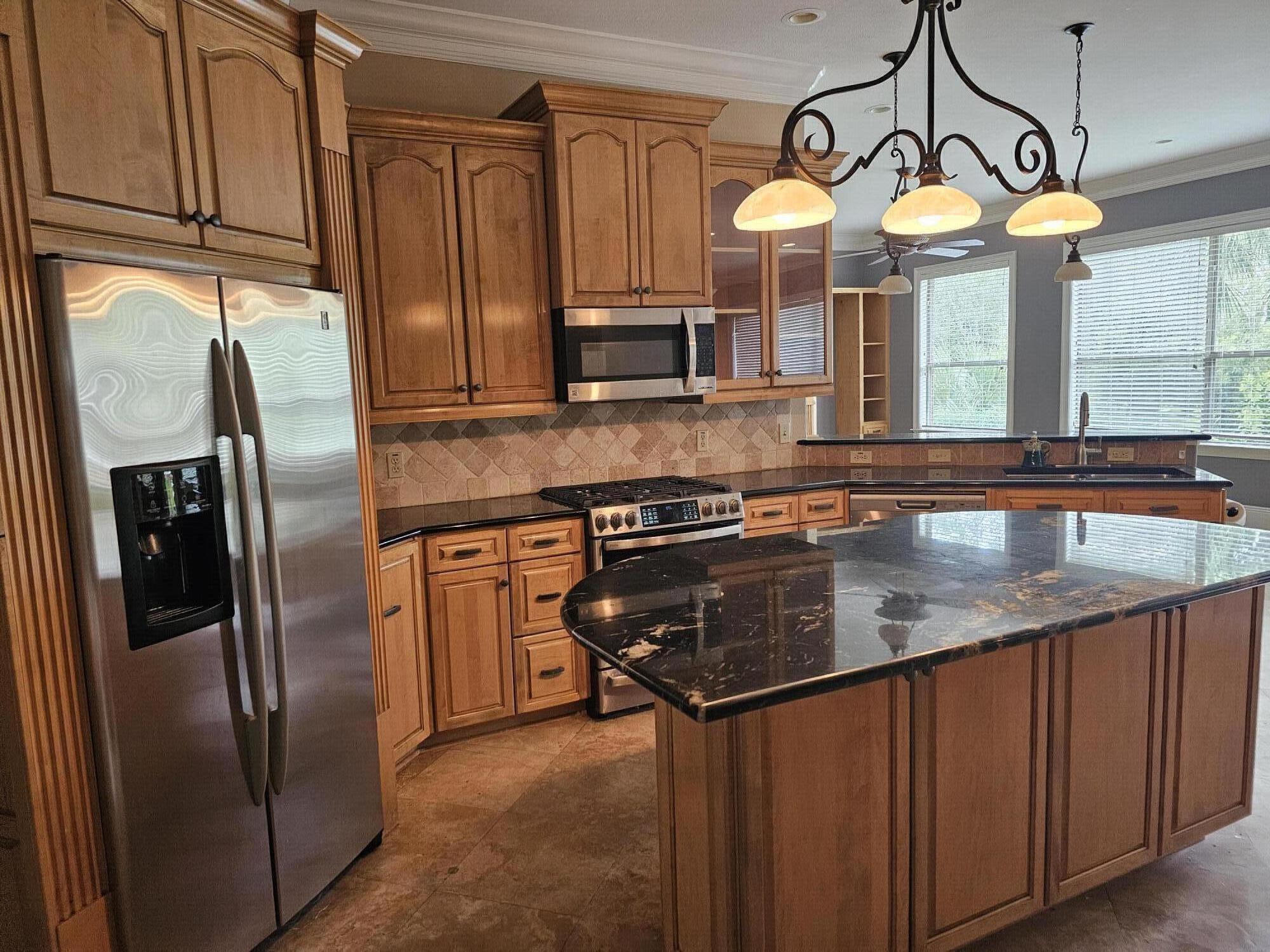 2707 Avenida De Soto