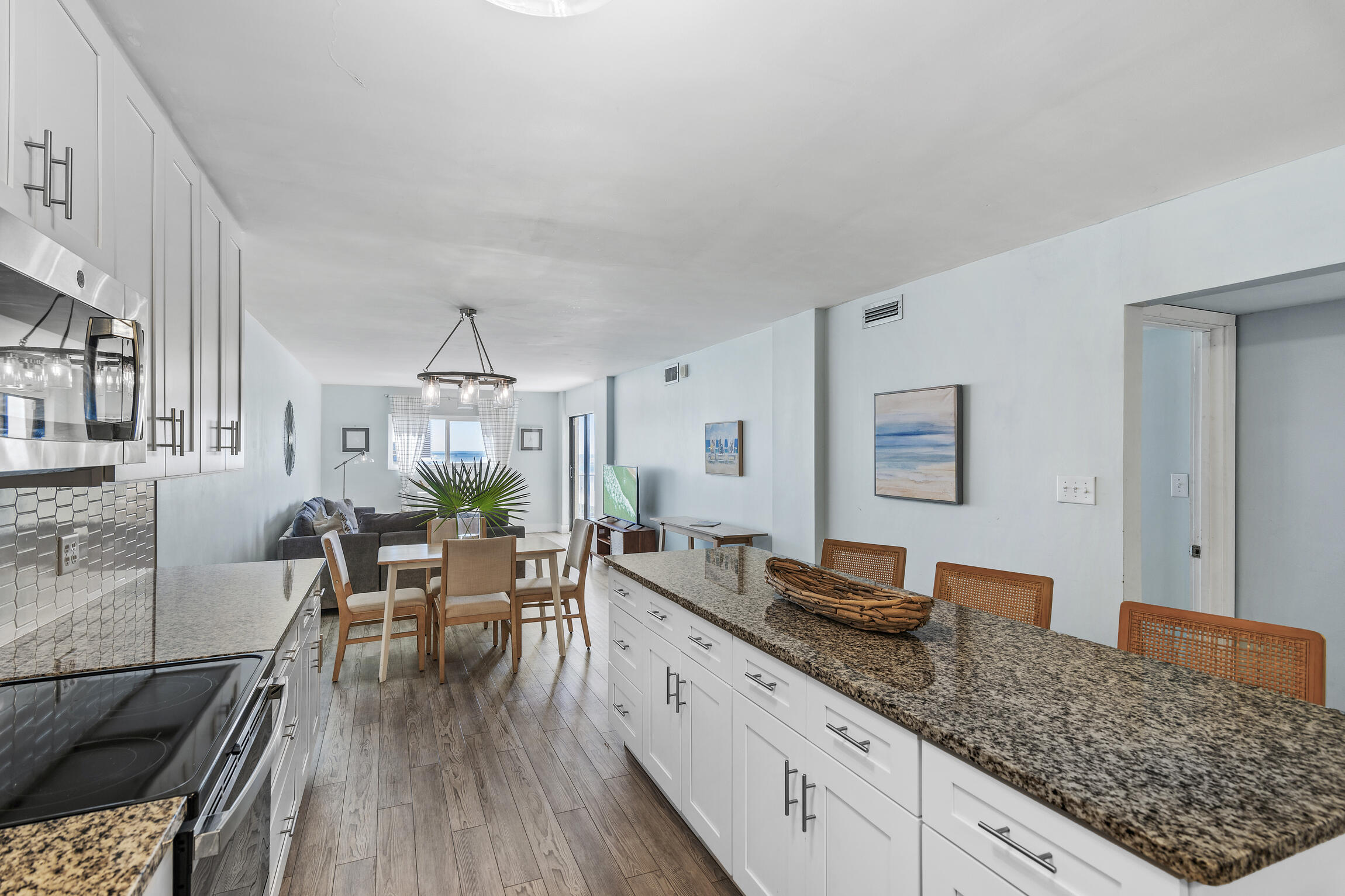 5801 Thomas Dr, 824