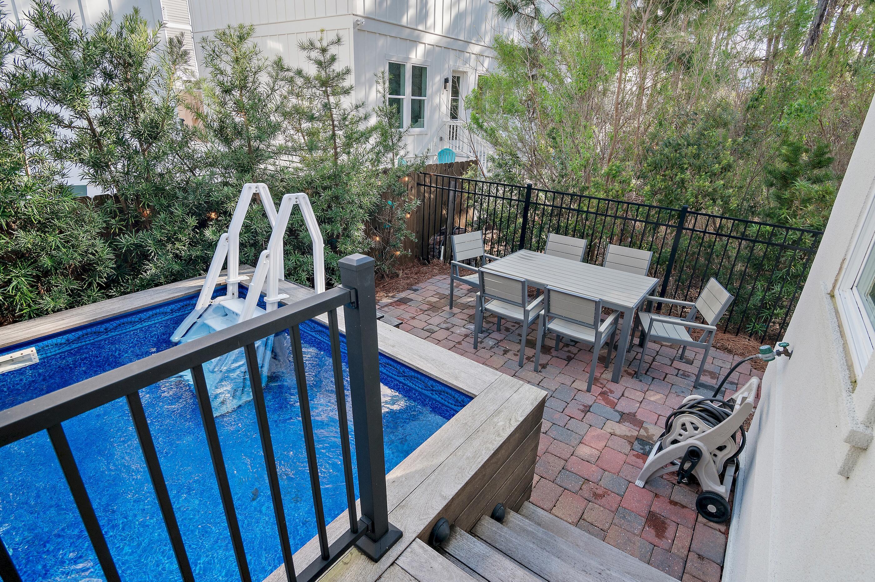 106 Palmeira Way