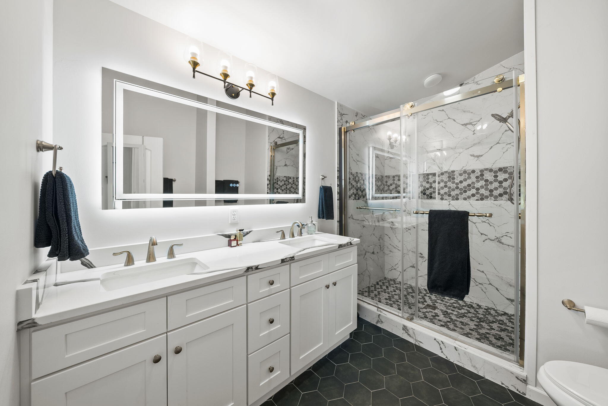 2511 W 11th Street