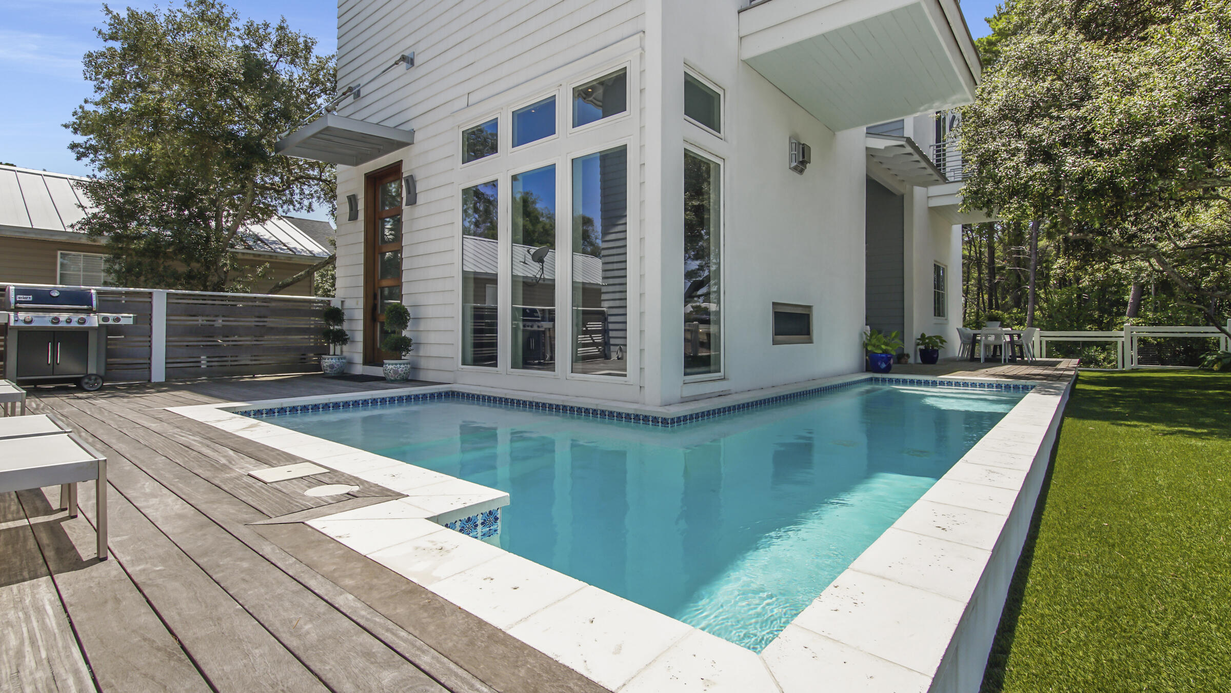 16 S Lake Drive