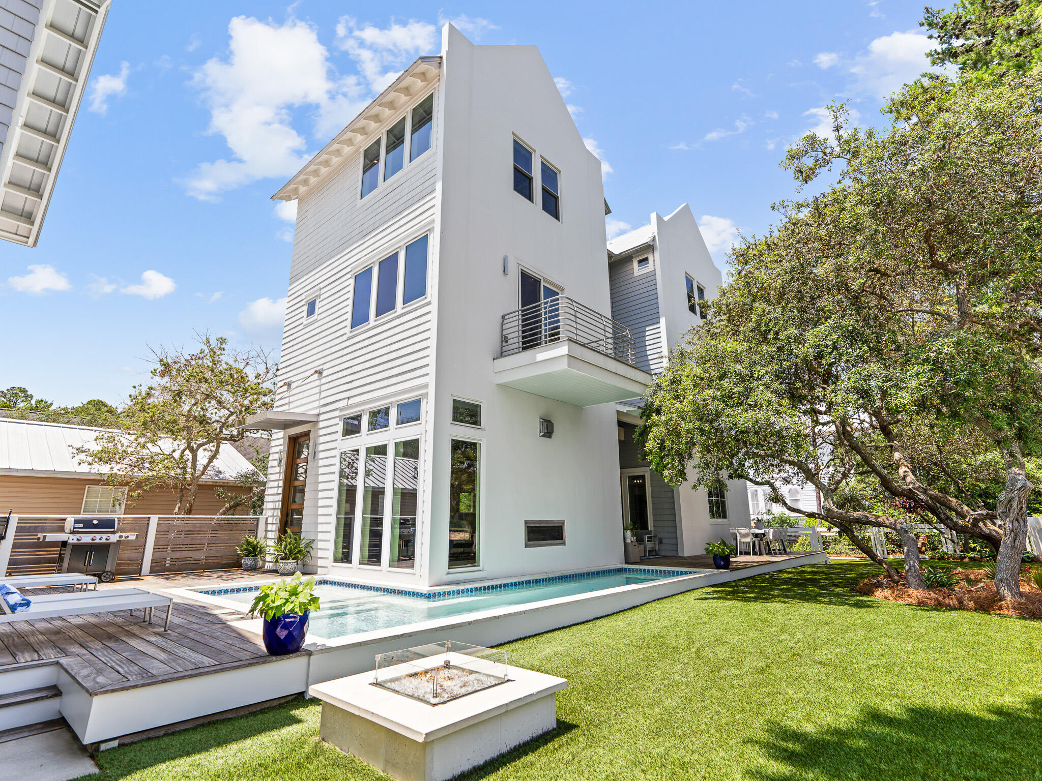 16 S Lake Drive