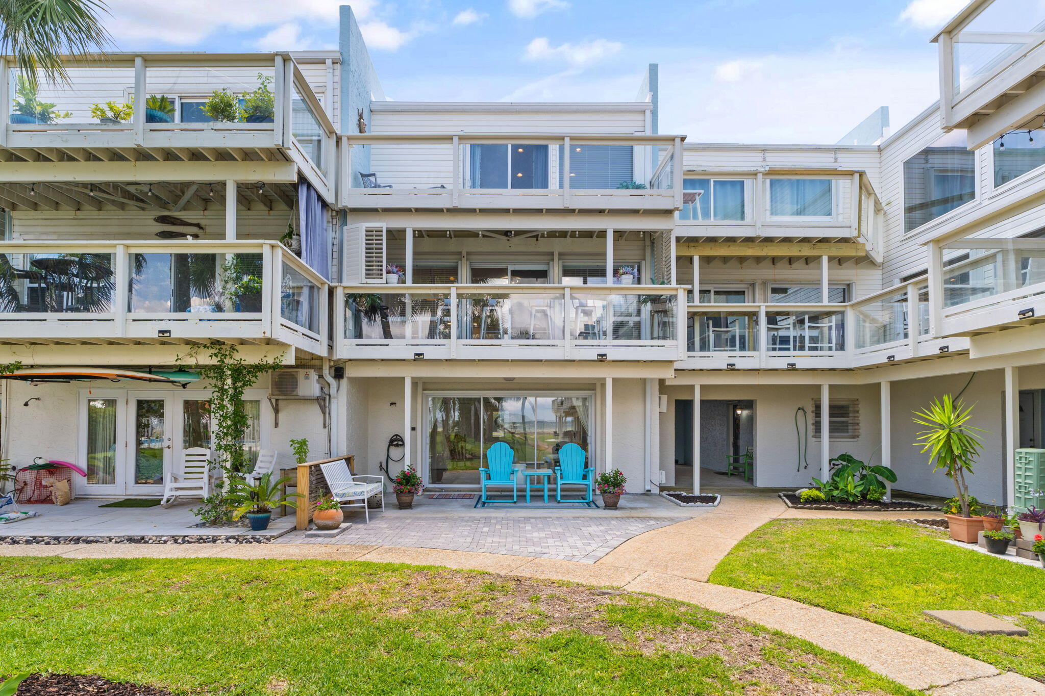 1511 Via De Luna Drive