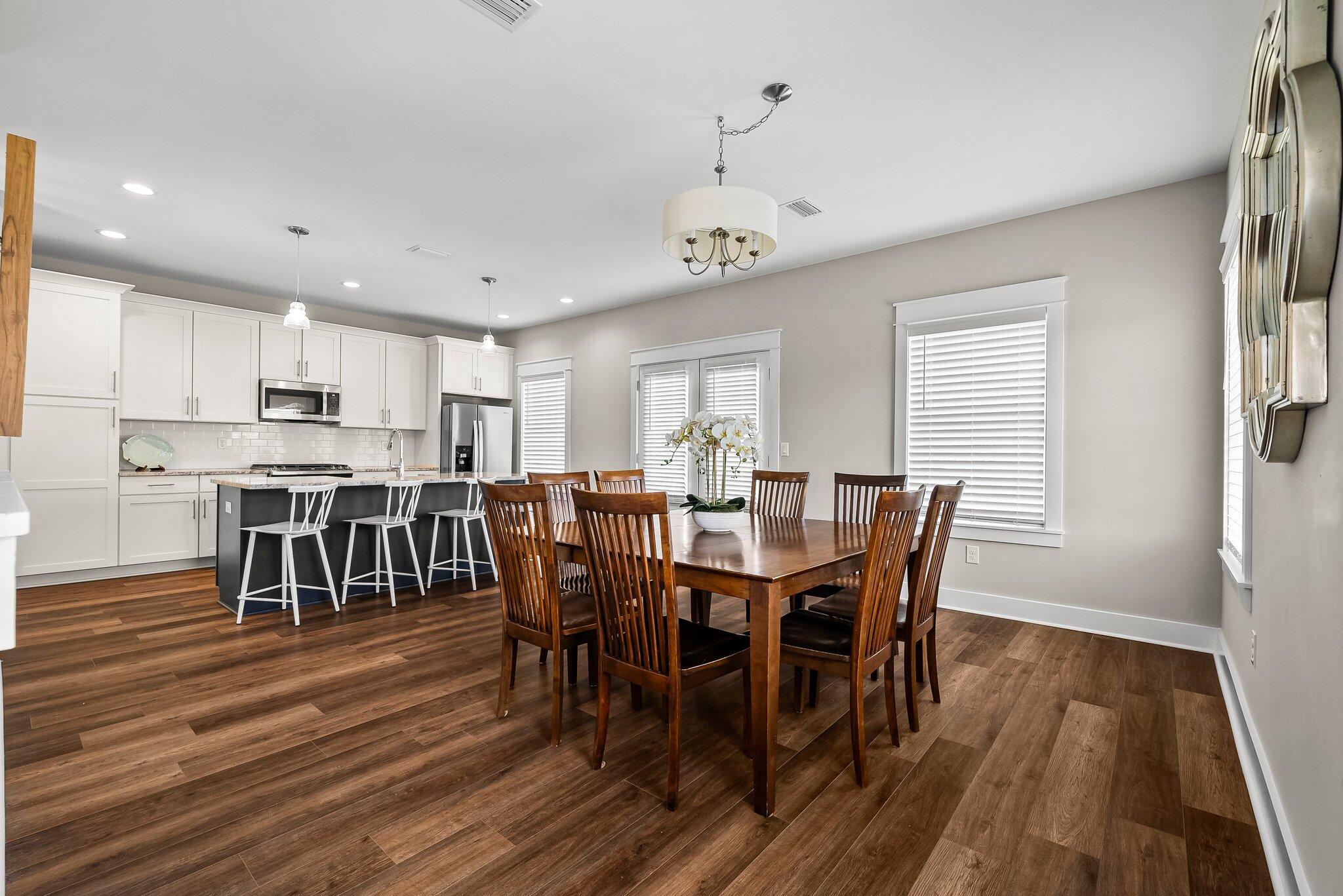 2711 Lagoon Manor Drive