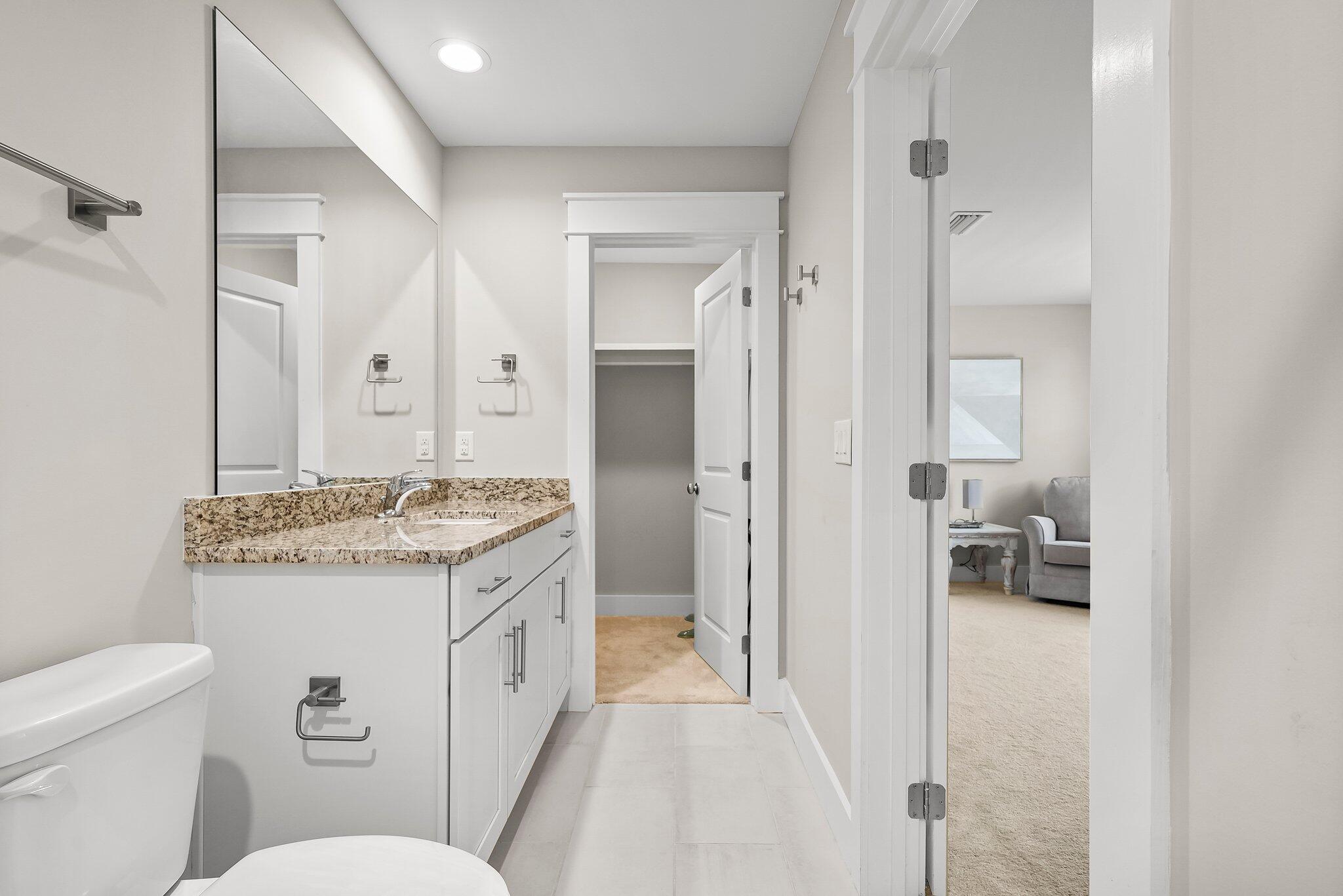 2711 Lagoon Manor Drive