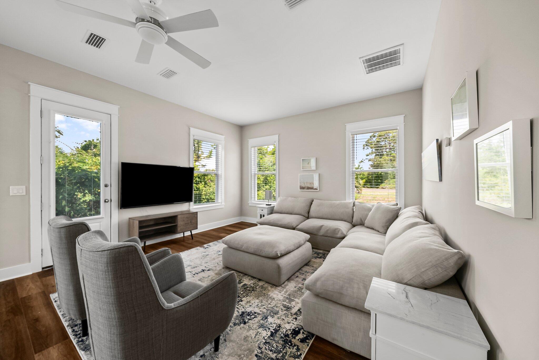 2711 Lagoon Manor Drive