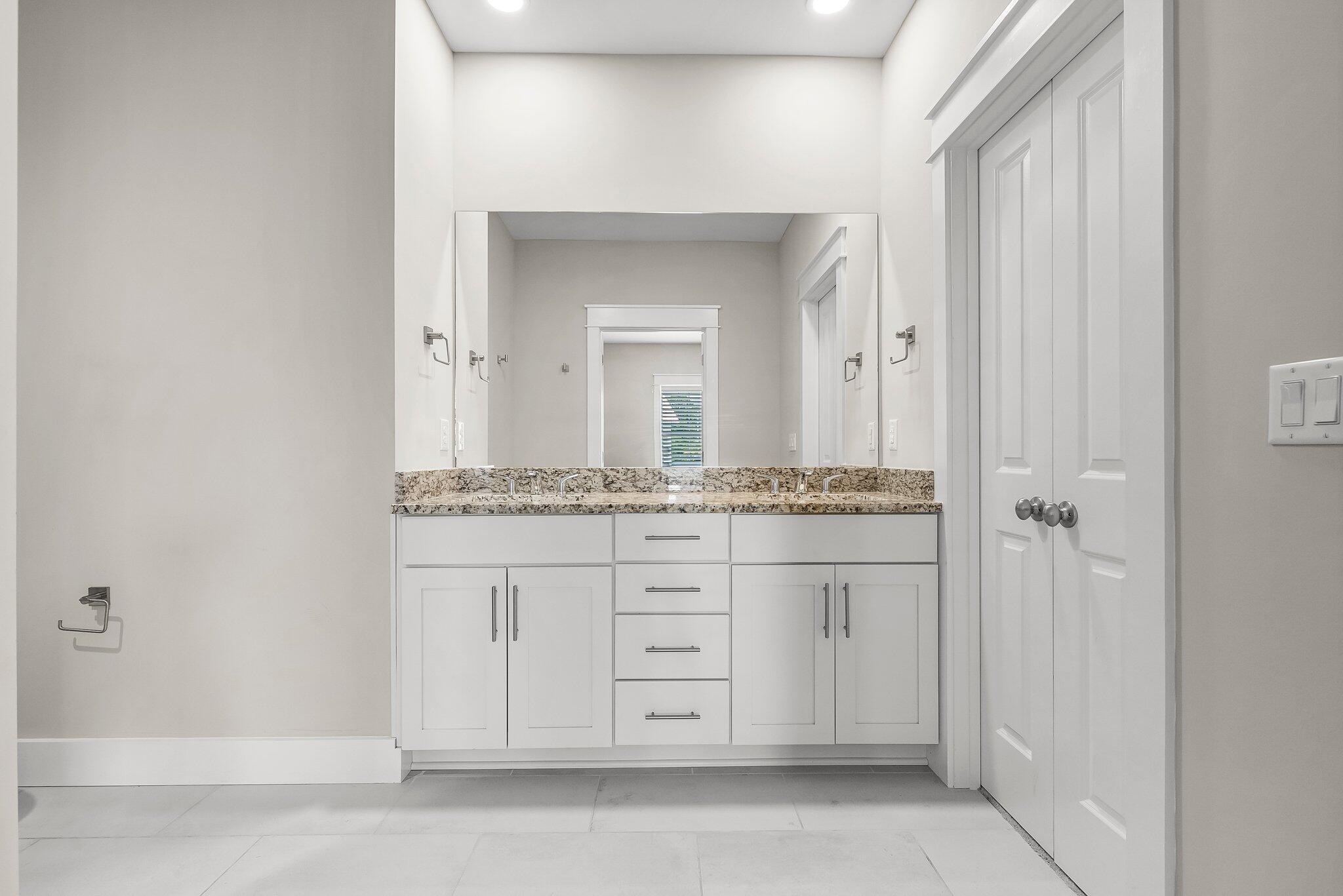 2711 Lagoon Manor Drive