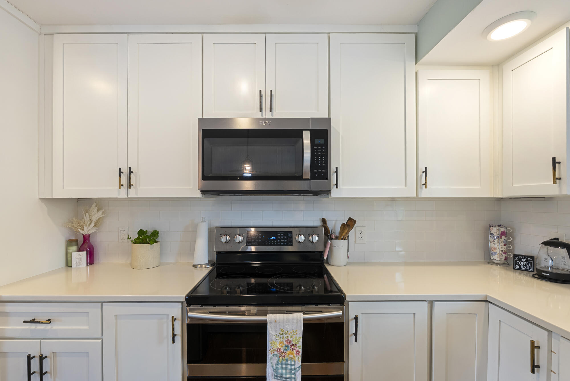 905 E 2nd Plaza