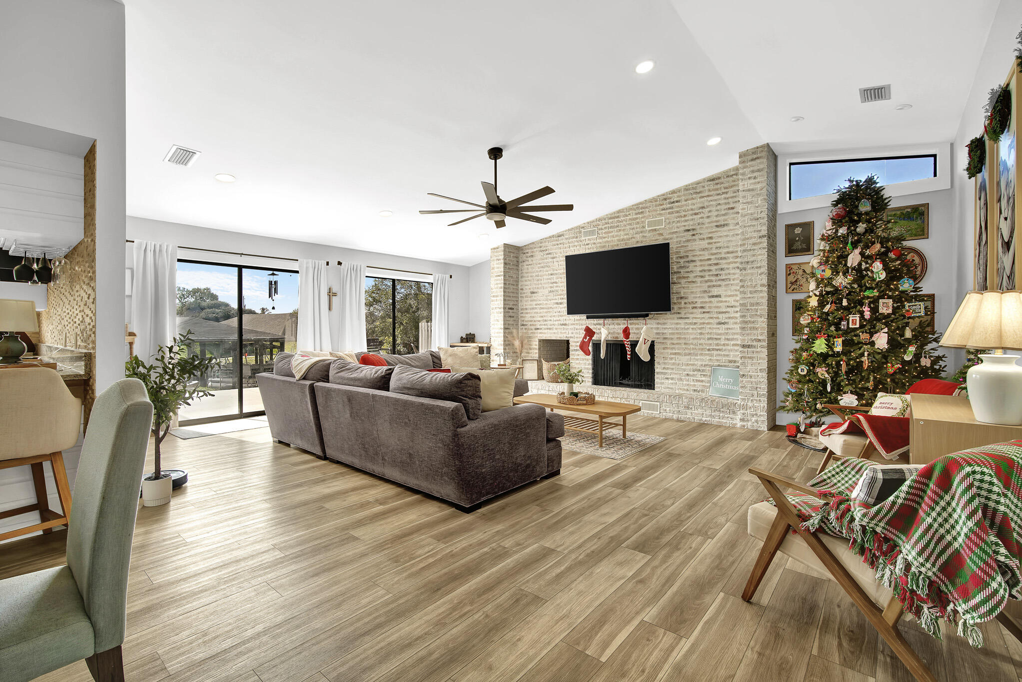 2445 Pretty Bayou Boulevard