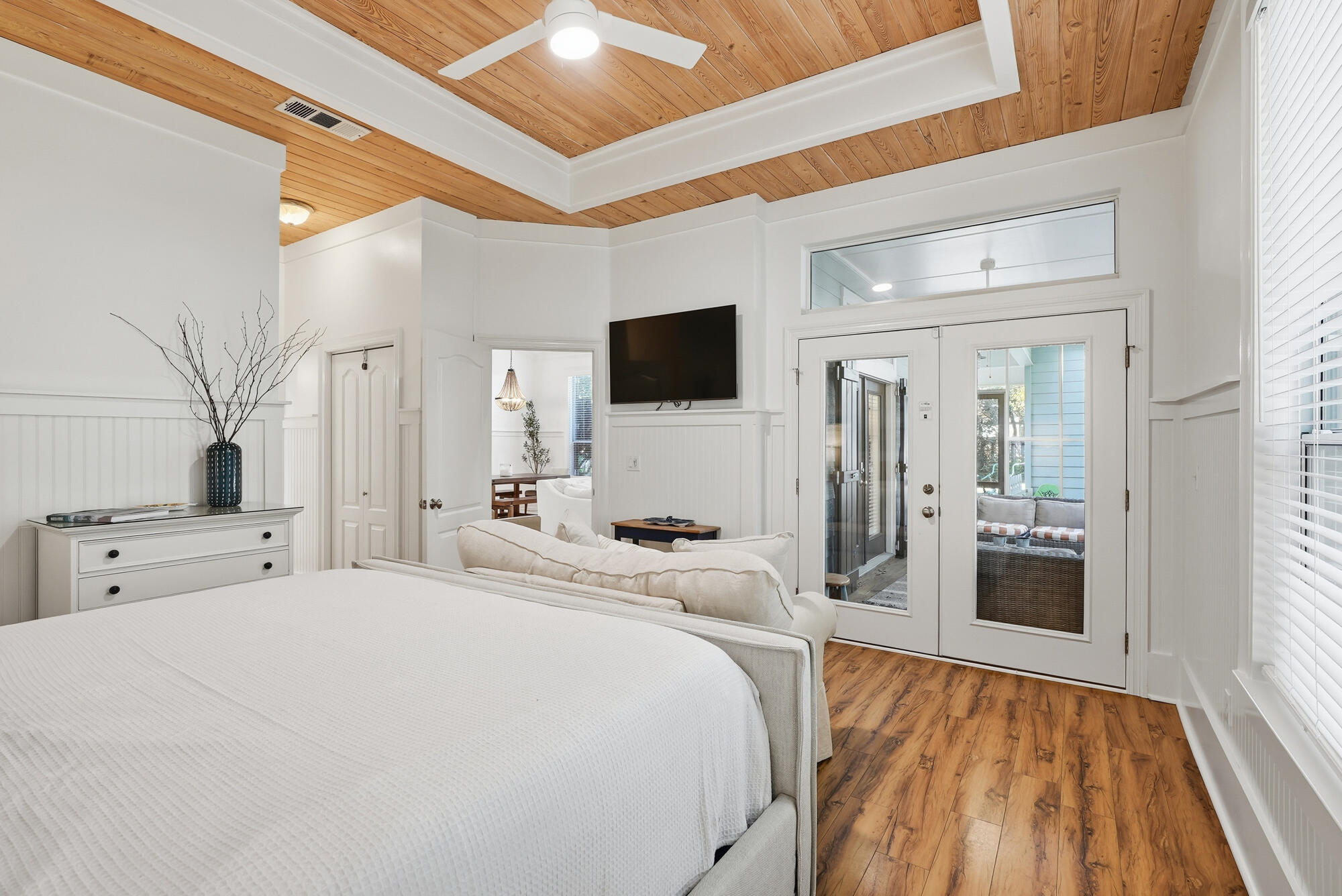 128 Seabreeze Boulevard