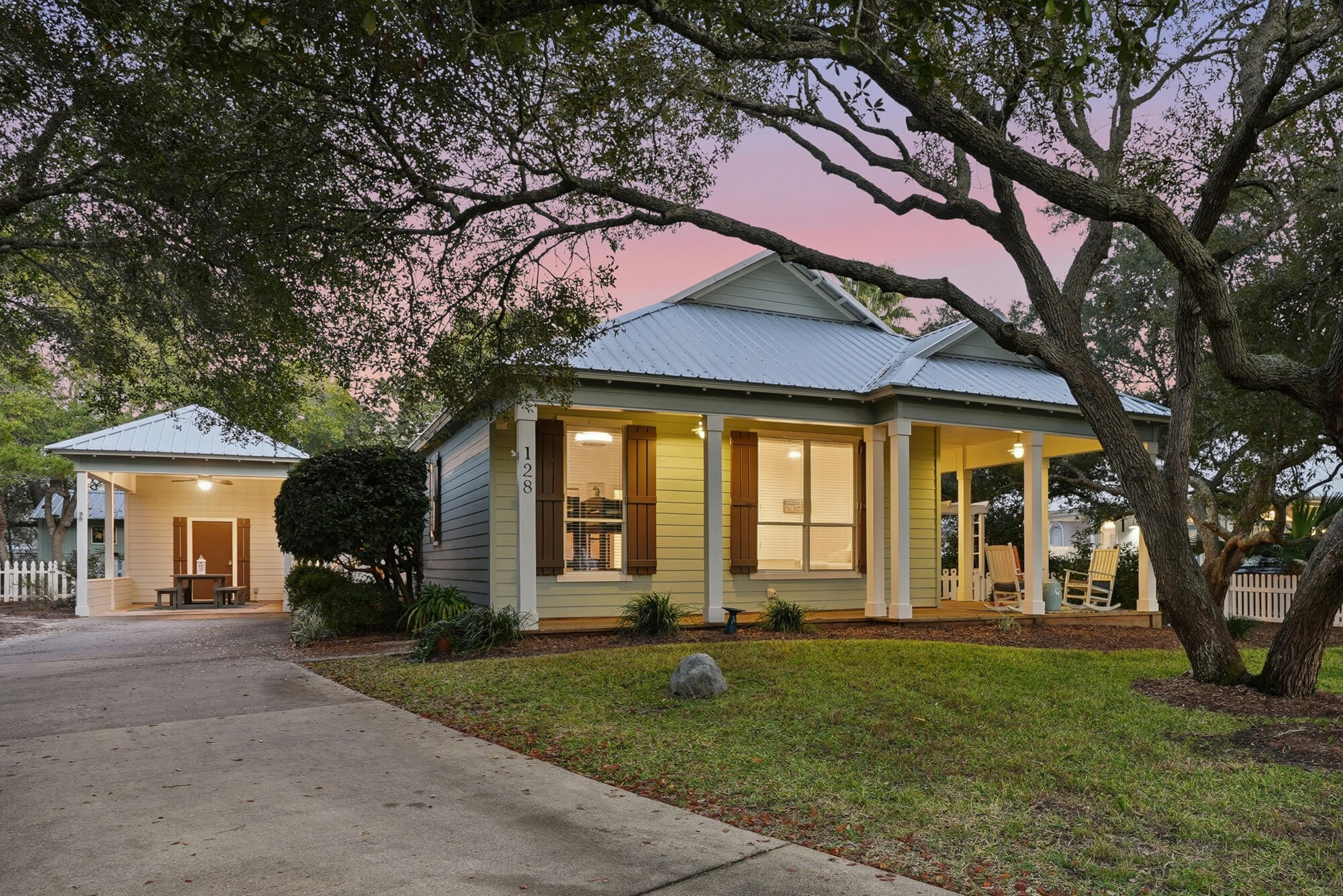 128 Seabreeze Boulevard