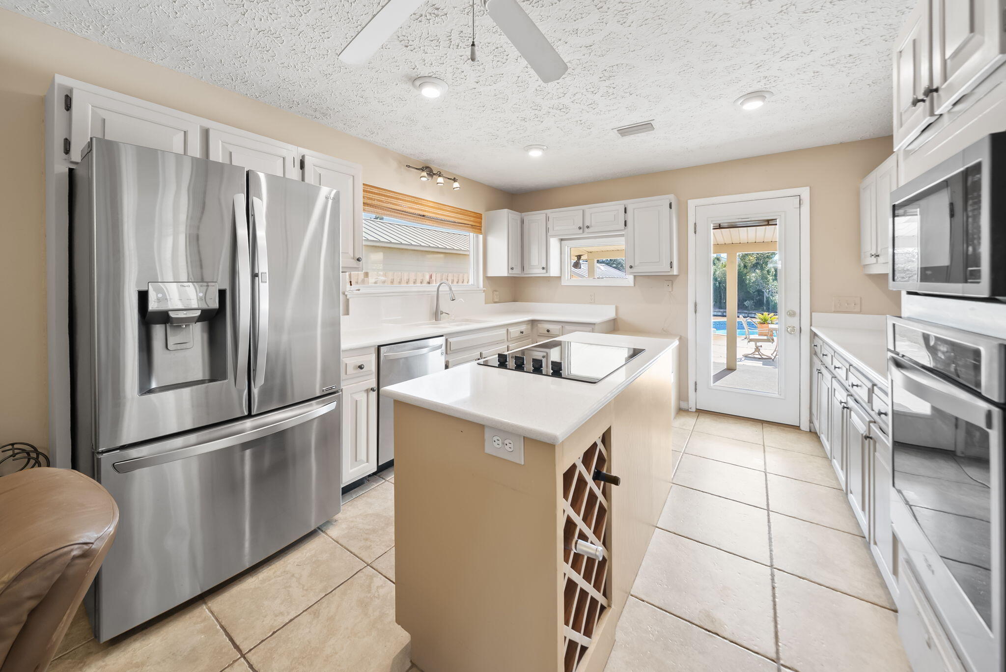 2661 Island View Drive