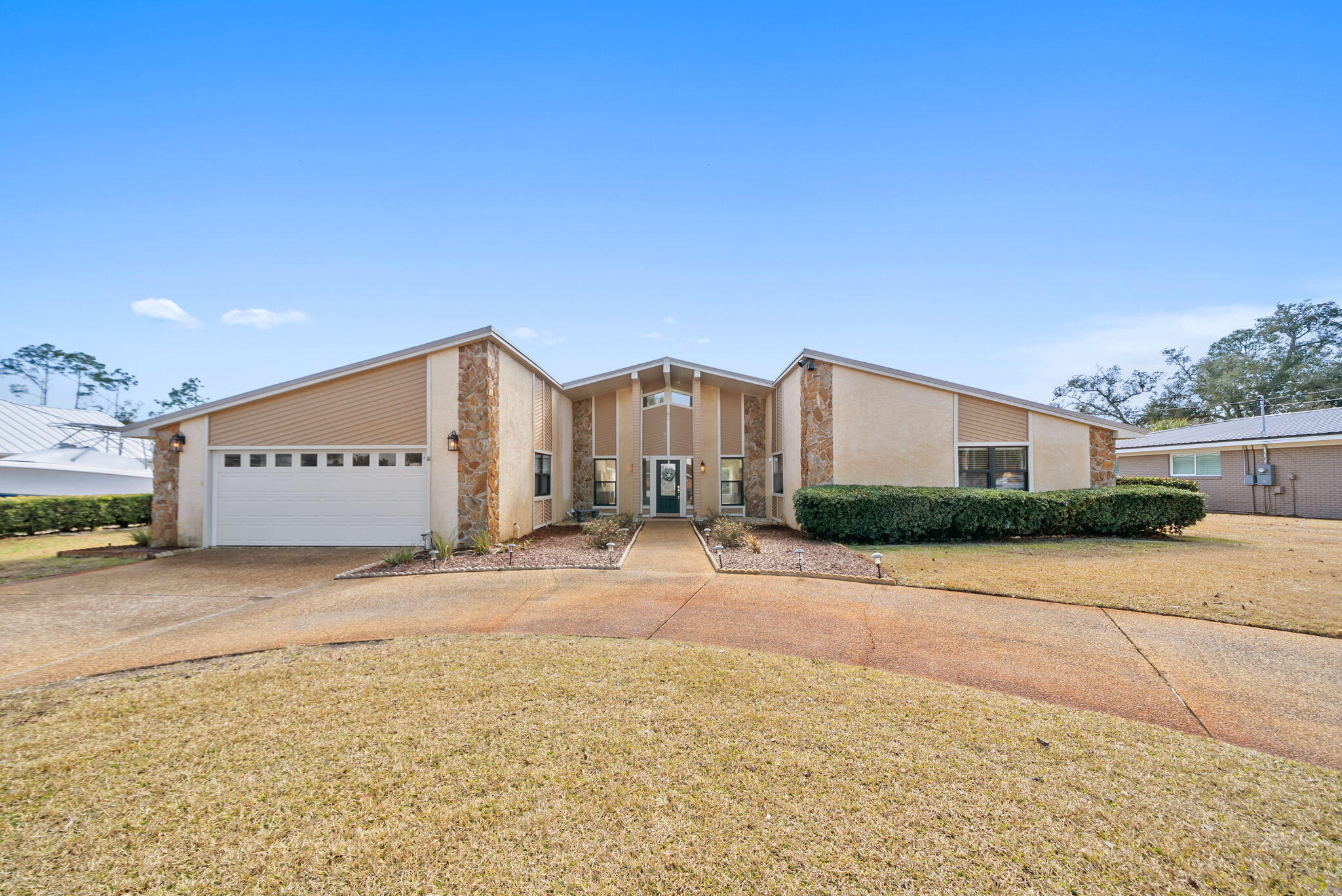 2661 Island View Drive