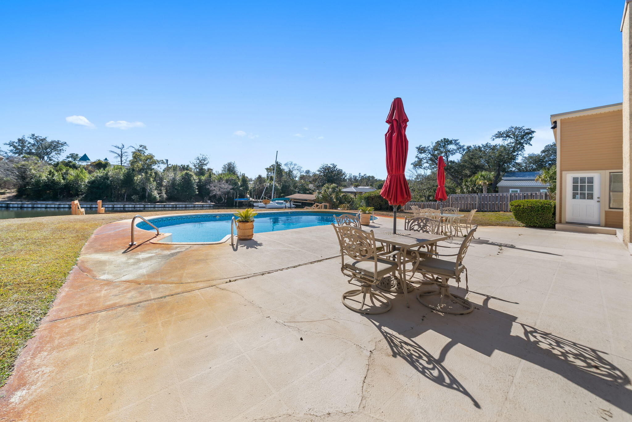2661 Island View Drive