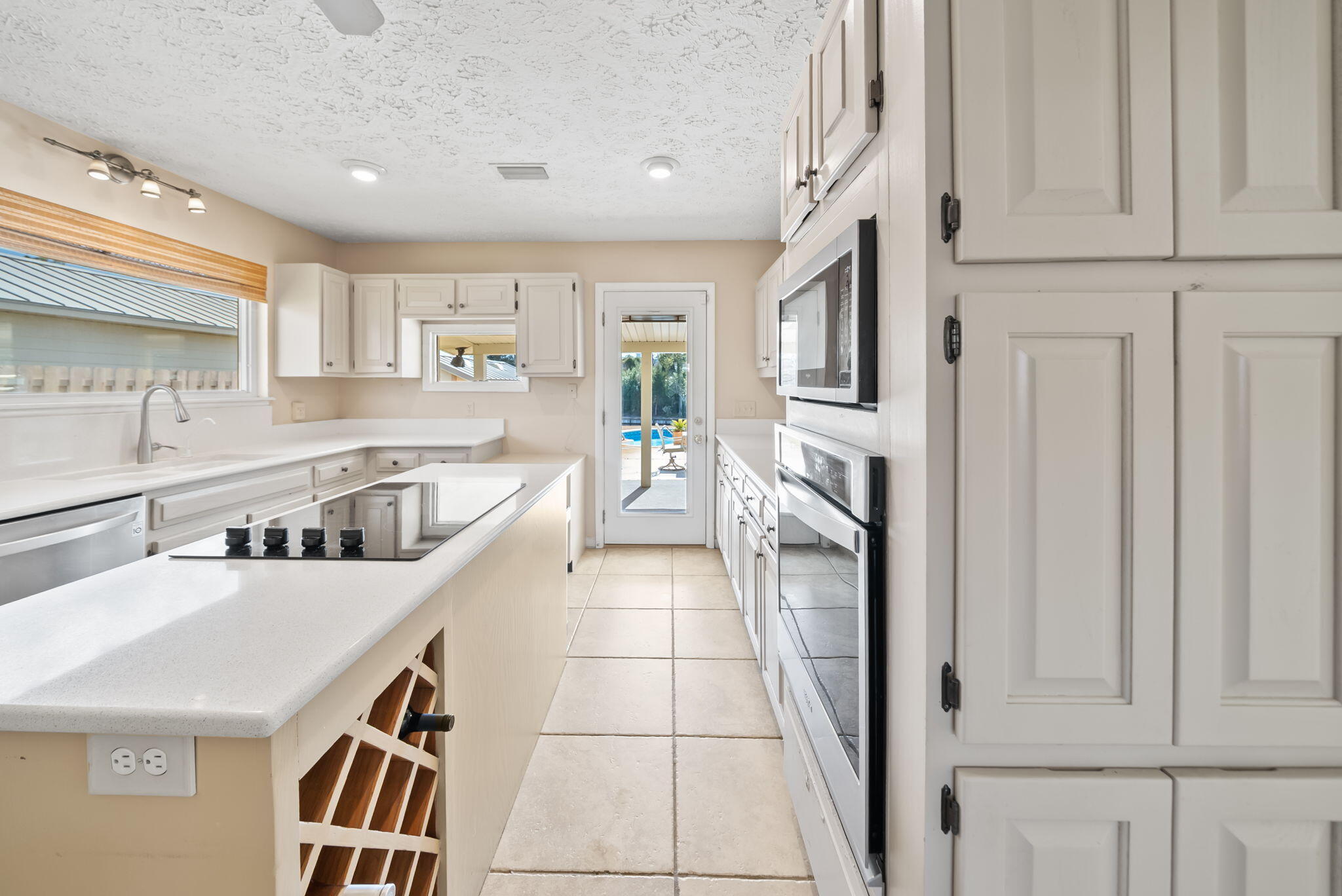 2661 Island View Drive