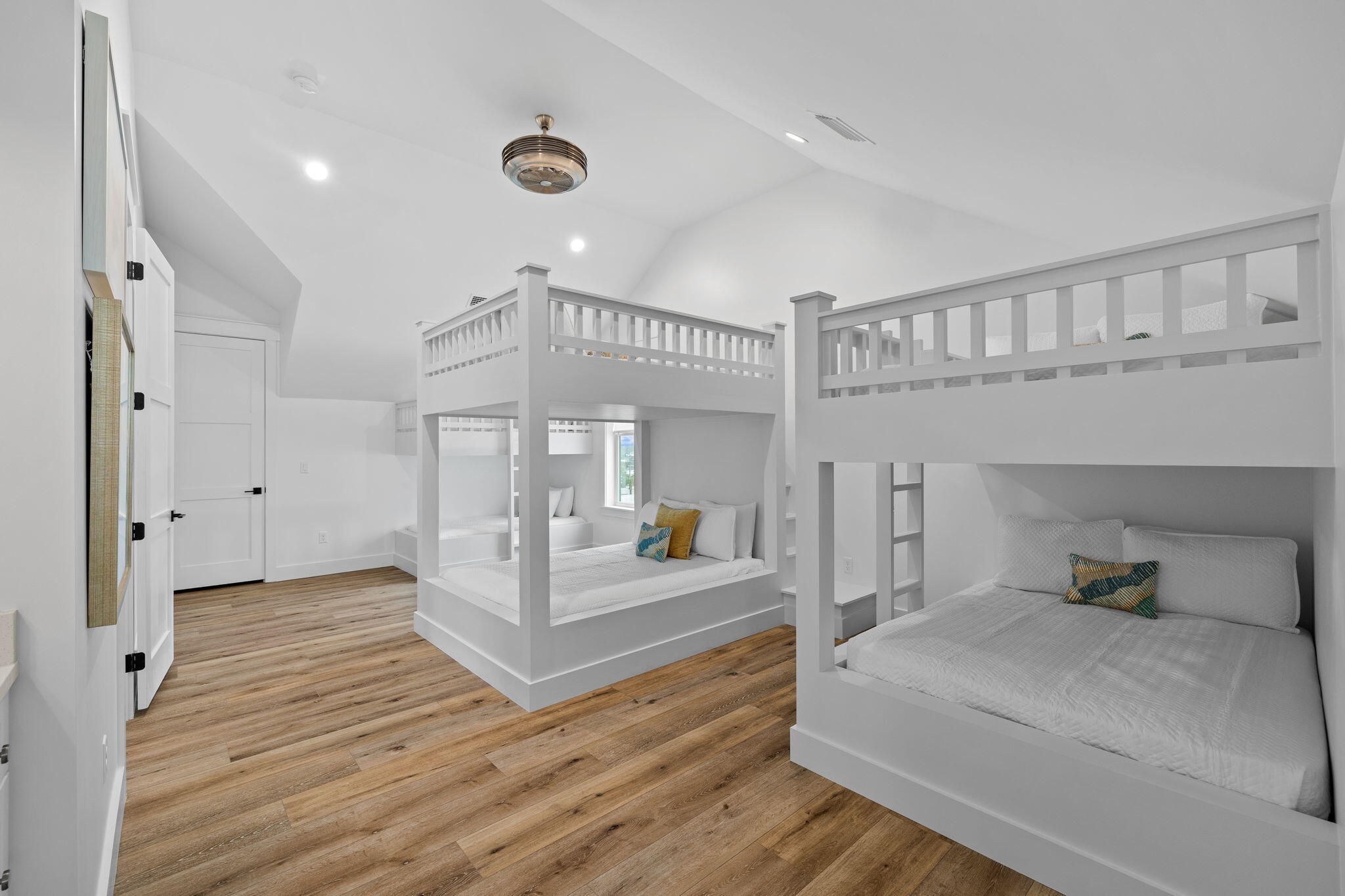5948 Gulf Drive