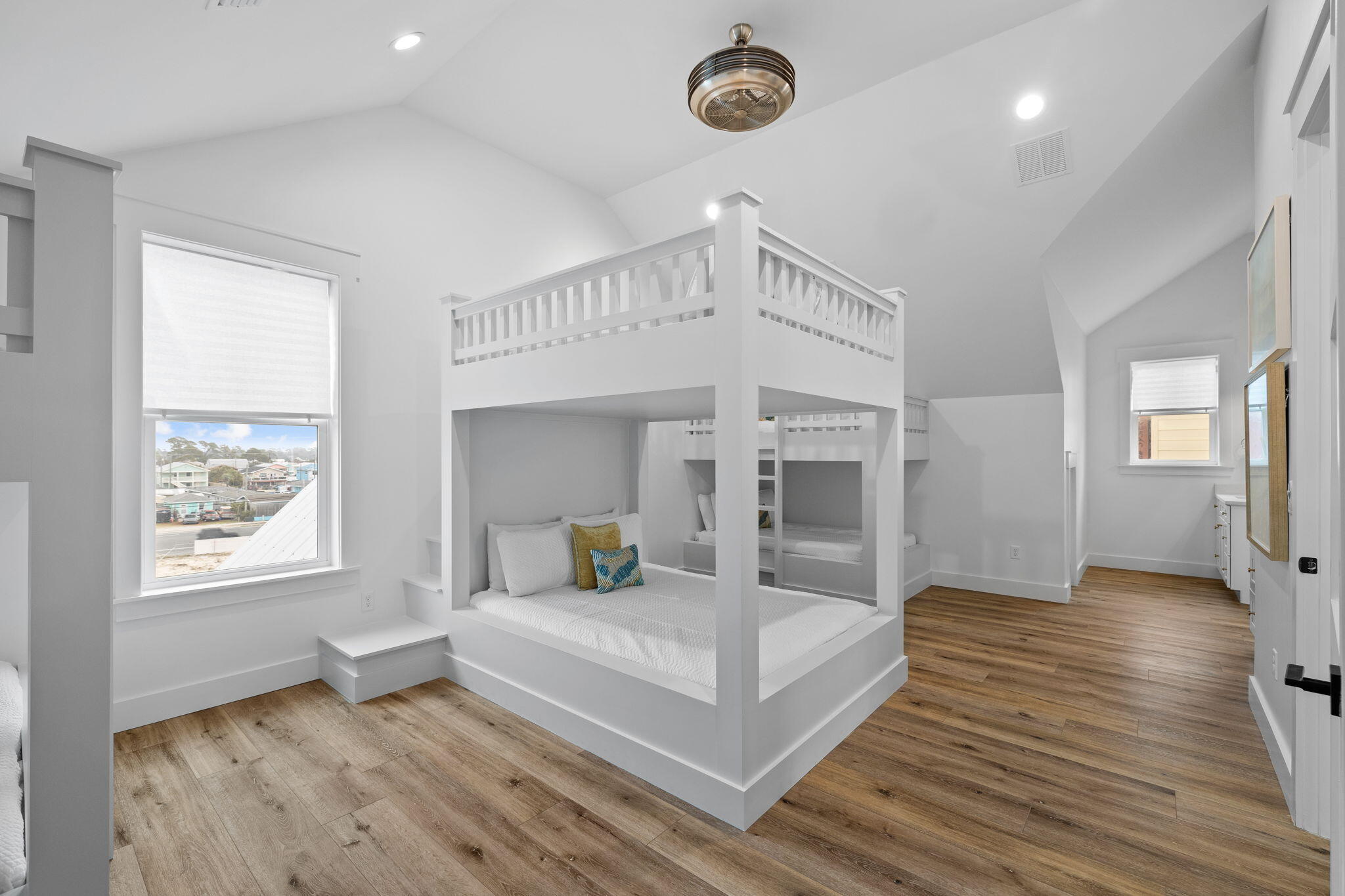 5948 Gulf Drive